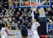 开云APP-包含广州富力主场惊险逆转，赢得关键三分的词条