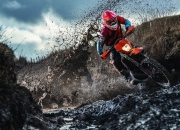 开云下载-南半球的冰与火之歌，新西兰连续得分压制罗马，富安健洋点燃赛场