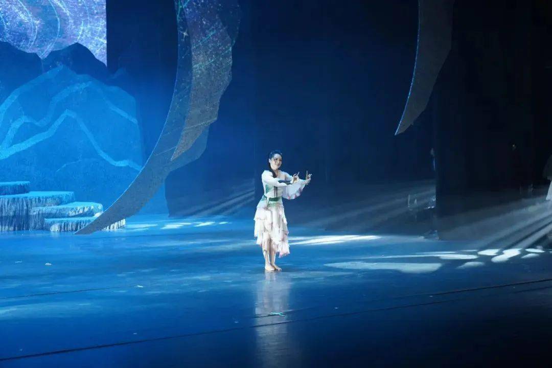 芬兰队员在比赛中尽展风采，斩获殊荣的简单介绍