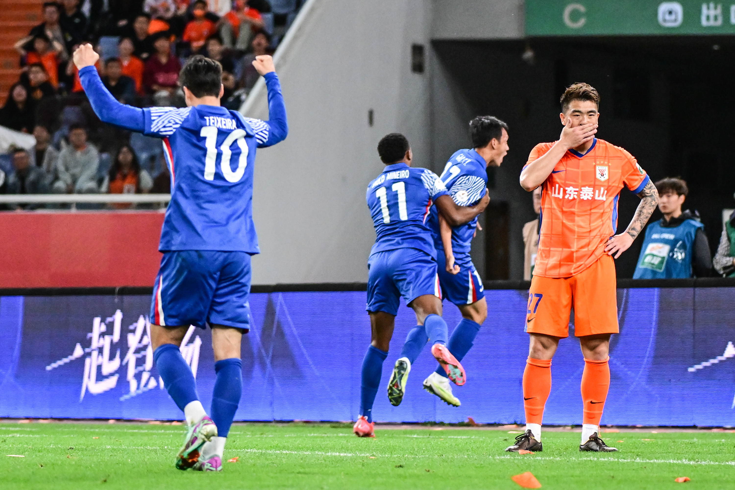 恒大主场大胜申花,稳居中超榜首位置 恒大主场大胜申花,稳居中超榜首位置