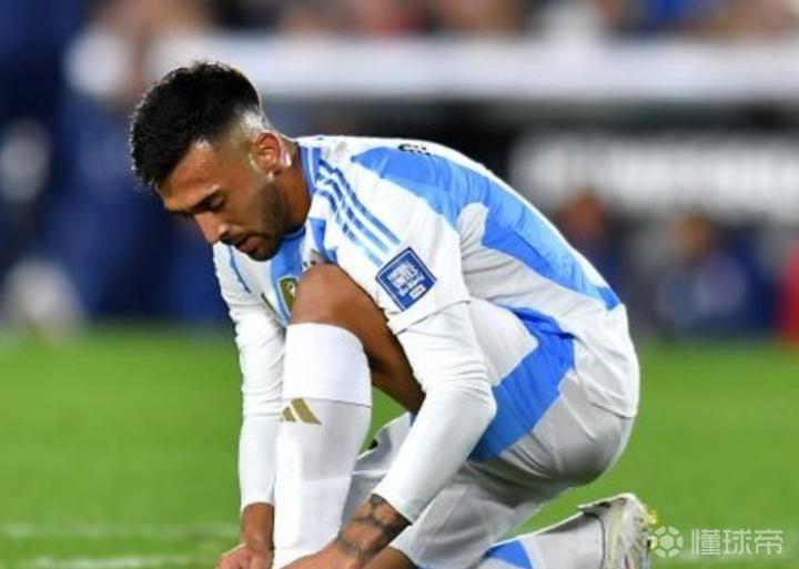 都灵新援表现尴尬,助攻误判成低逼智利人 都灵新援表现尴尬,助攻误判成低逼智利人