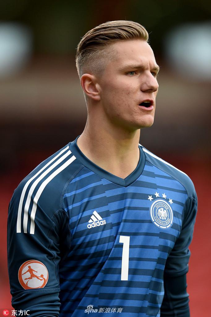 包含德国国家队豪取欧预赛小组头名的词条