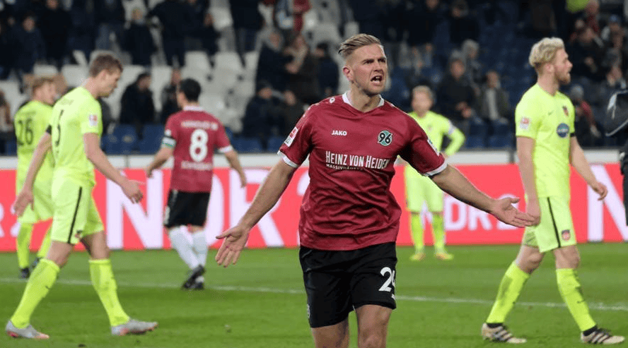 凯泽斯劳滕客场击败对手,喜迎胜利 凯泽斯劳滕客场击败对手,喜迎胜利