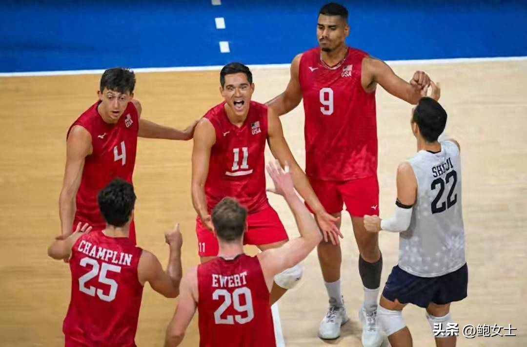 捷克球队在球场上展现团队篮球精神