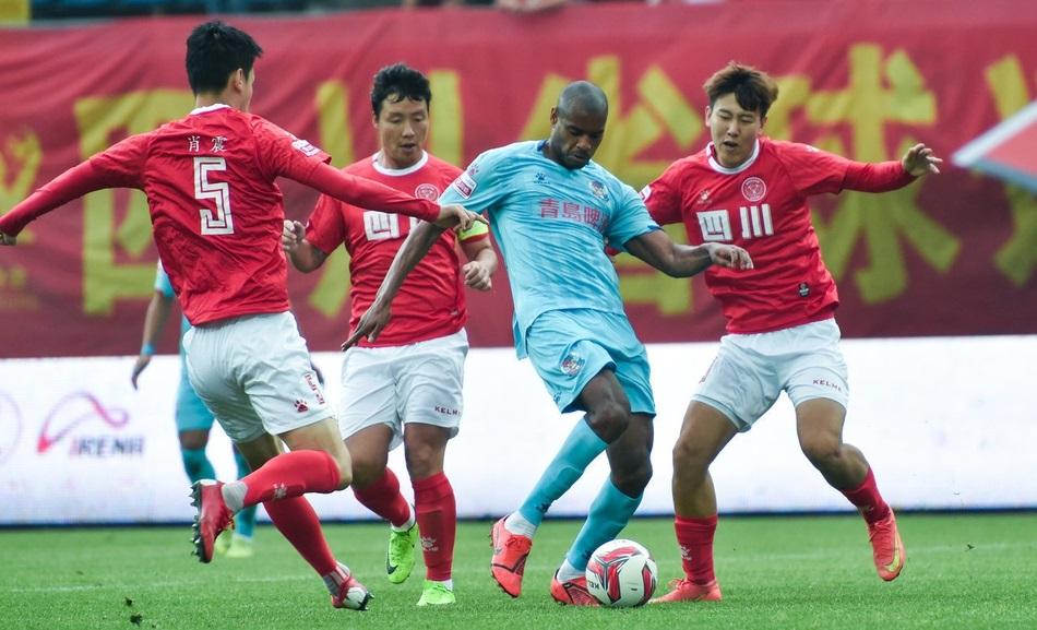 关于黄海低沉：青岛黄海不敌深圳佳兆业，积分下滑的信息