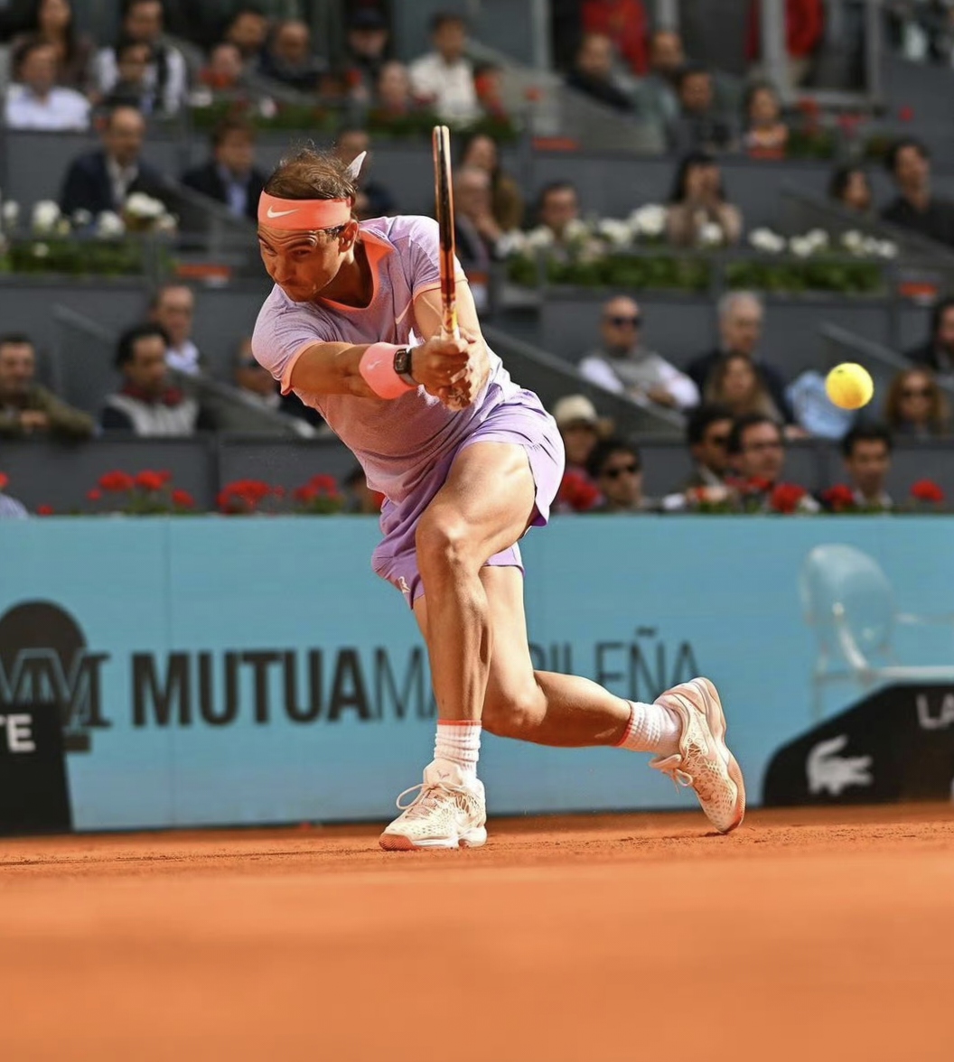 德国网球队险胜西班牙网球队，纳达尔制霸全场的简单介绍