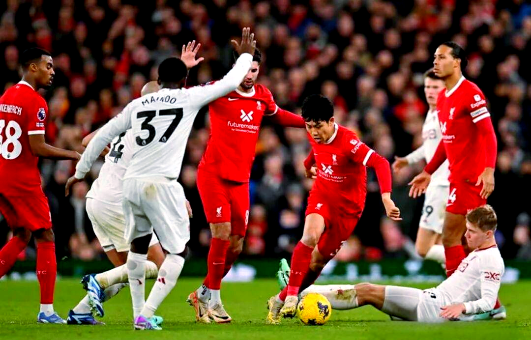 利物浦取胜再升，曼联凭借进攻险胜
