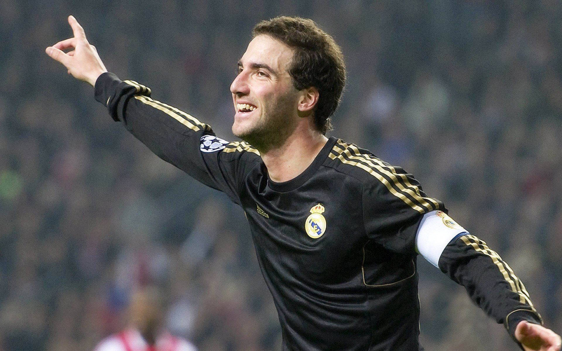 赛道与绿茵场,当F1引擎轰鸣遇见法国雄狮咆哮